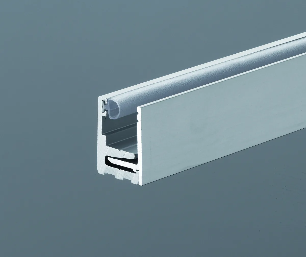P-058-3-CF8 Užspaudžiamas profilis fiksuotam stiklui 30x22 mm, stiklas 8–13,5 mm (B-146 tarpinė komplekte)